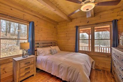 Family-Friendly Warsaw Cabin with Furnished Deck - image 6