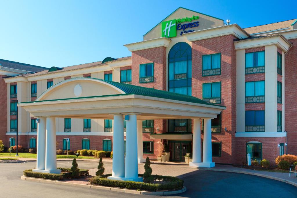 Holiday Inn Express Hotel & Suites Warwick-Providence Airport an IHG Hotel - main image