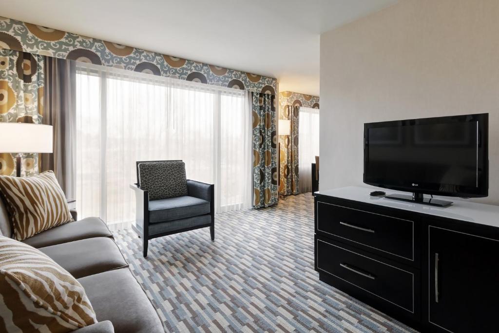 Holiday Inn Express Hotel & Suites Warwick-Providence Airport an IHG Hotel - image 7