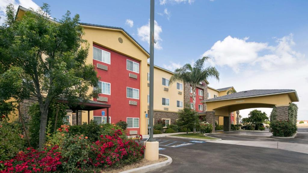 Best Western Plus Wasco Inn & Suites - image 7