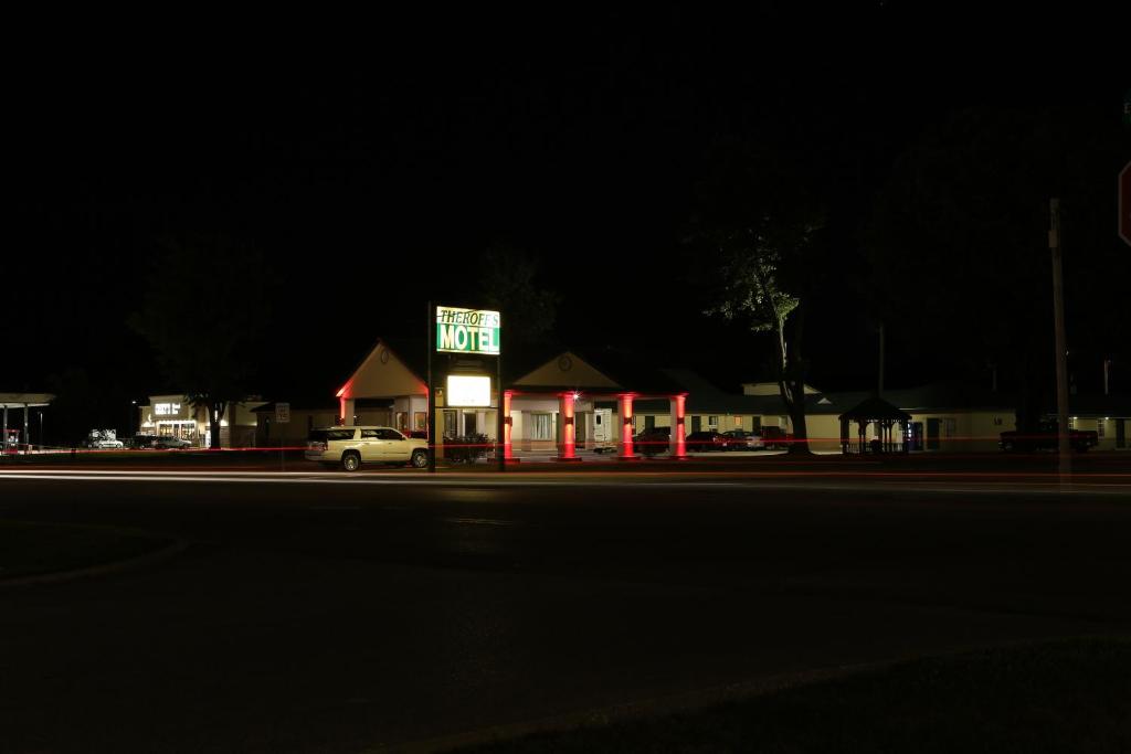 Theroff's Motel - image 3