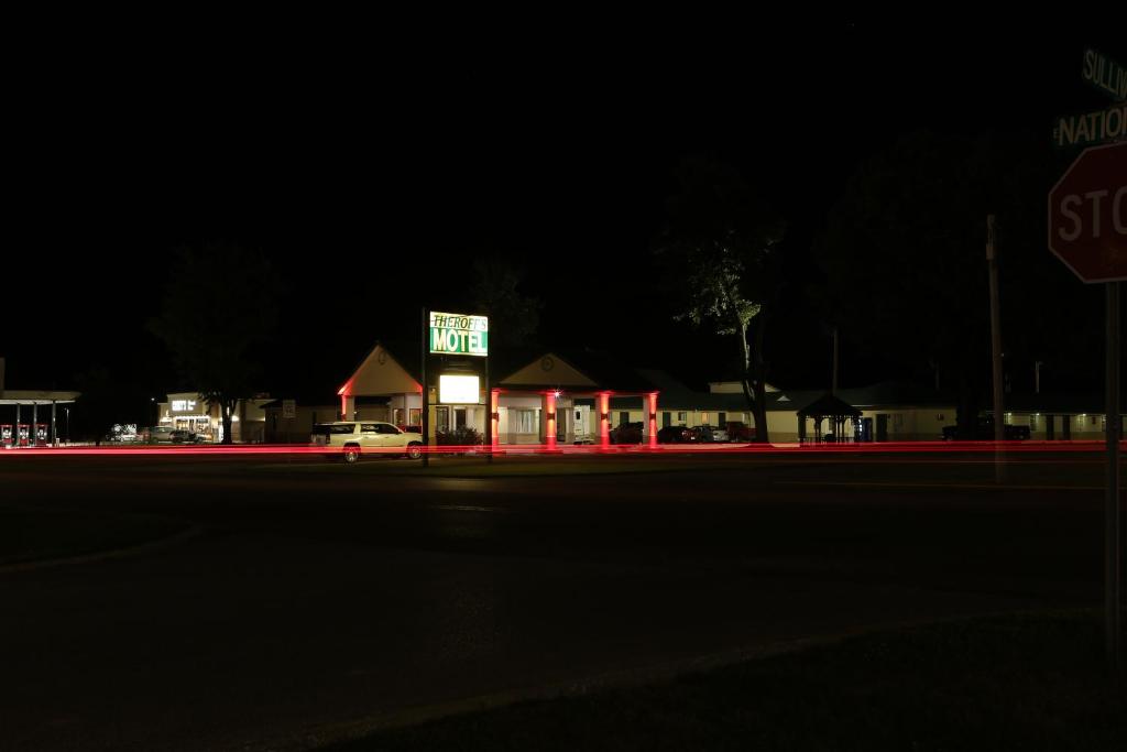 Theroff's Motel - image 5