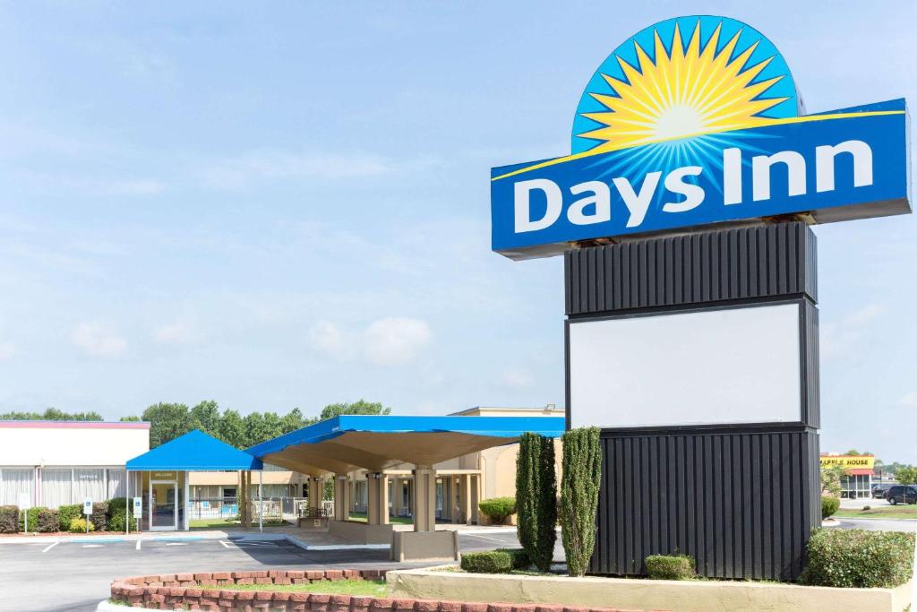 Days Inn by Wyndham Washington - main image