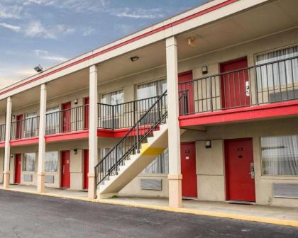 Econo Lodge North Washington - image 15