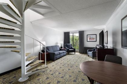 DoubleTree by Hilton Pittsburgh - Meadow Lands - image 17