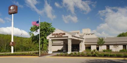 DoubleTree by Hilton Pittsburgh - Meadow Lands - image 4