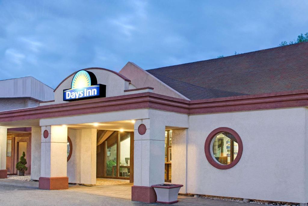 Days Inn by Wyndham Washington - main image