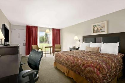 Ramada by Wyndham Washington - image 6