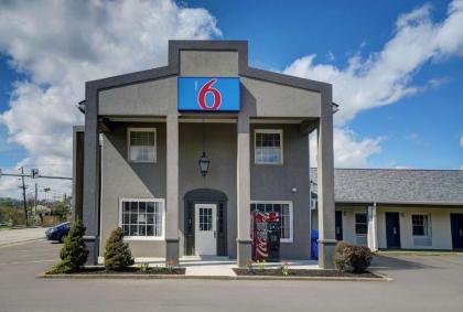 Motel 6 Washington PA - image 1