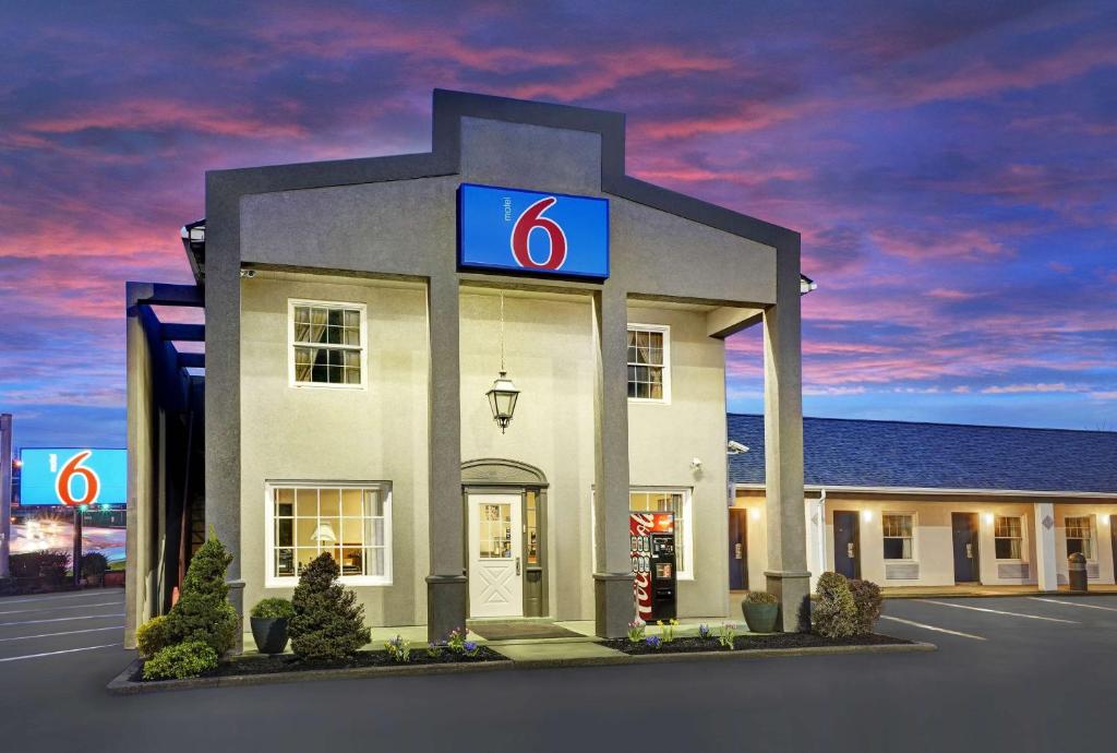 Motel 6 Washington PA - image 2