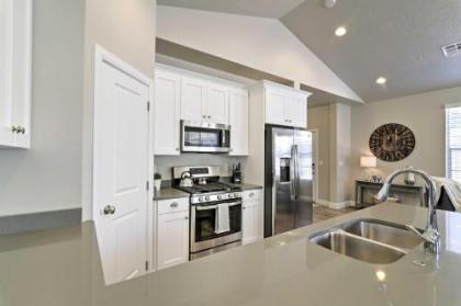 Modern Washington Townhome- 6 Mi From Red Cliffs! - image 4