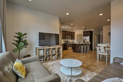 Washington Townhome with Views and Pool Access! - main image