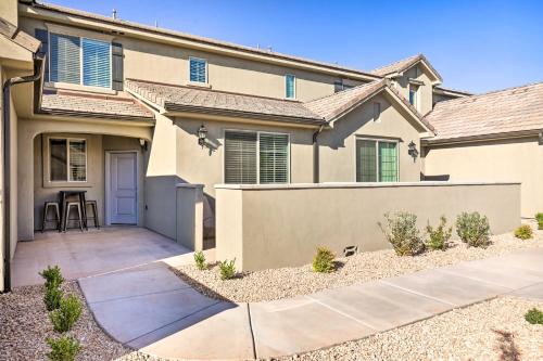 St George Area Townhome with Patio and Pool Access - main image