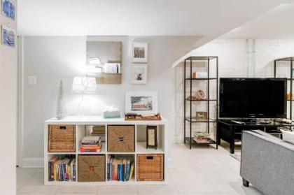 Homey Basement Flat in the Heart of Little Rome