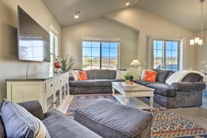 Washington Townhome with Patio and Resort Perks! - image 1