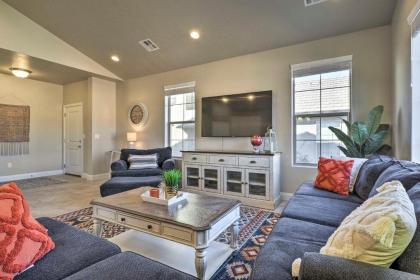 Washington Townhome with Patio and Resort Perks! - image 4