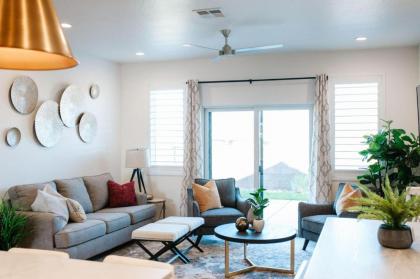 The Show House by Freedom Vacation Rentals - image 10