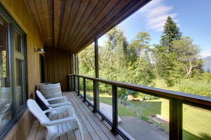 Cascadia Tree House - image 15