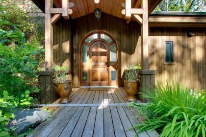 Cascadia Tree House - image 9