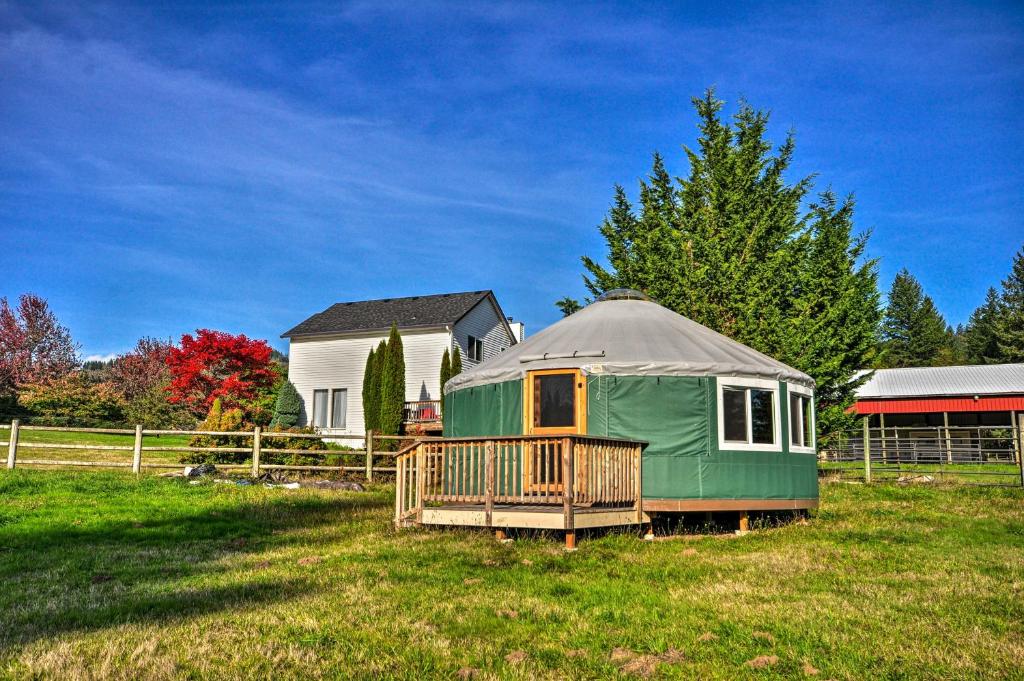 Peaceful Pet-Friendly Washougal Paradise! - image 6