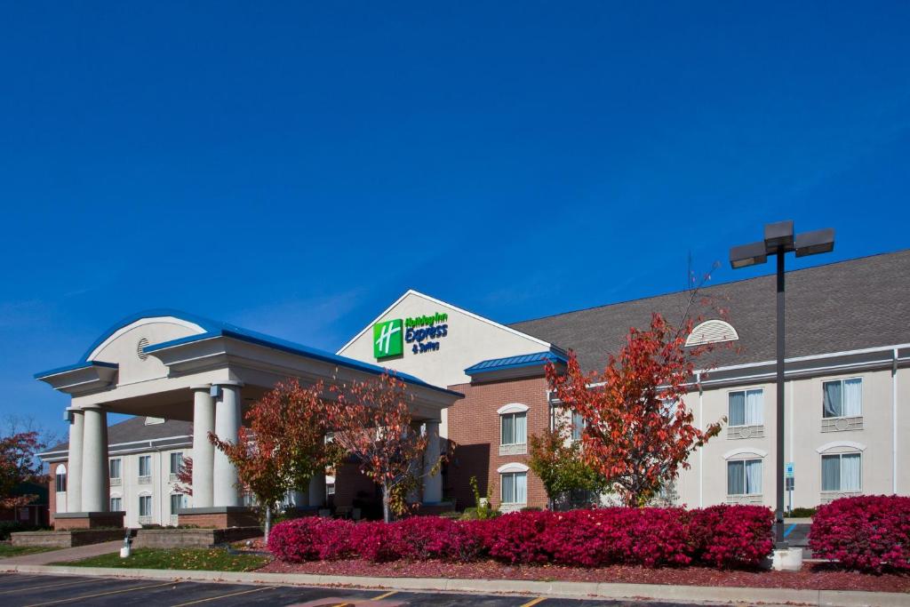 Holiday Inn Express Hotel & Suites Waterford an IHG Hotel - main image