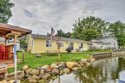 Lakefront Home tiki Bar BBQ Canoes and Fire Pit Waterford