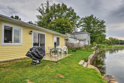 Lakefront Home Tiki Bar BBQ Canoes and Fire Pit! - image 14