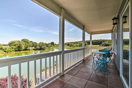 Deluxe Waterford Home with Outdoor Bar  Steps to Cove Waterford