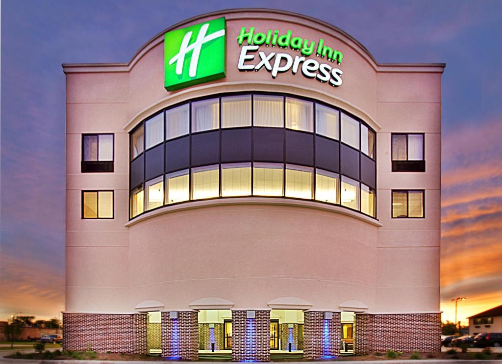 Holiday Inn Express- Waterloo/Cedar Falls an IHG Hotel - main image