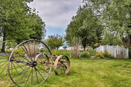 Lyndonville House with Fire Pit and Screened-In Patio! - image 10