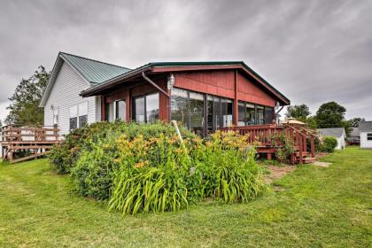 Lyndonville House with Fire Pit and Screened-In Patio! - image 14