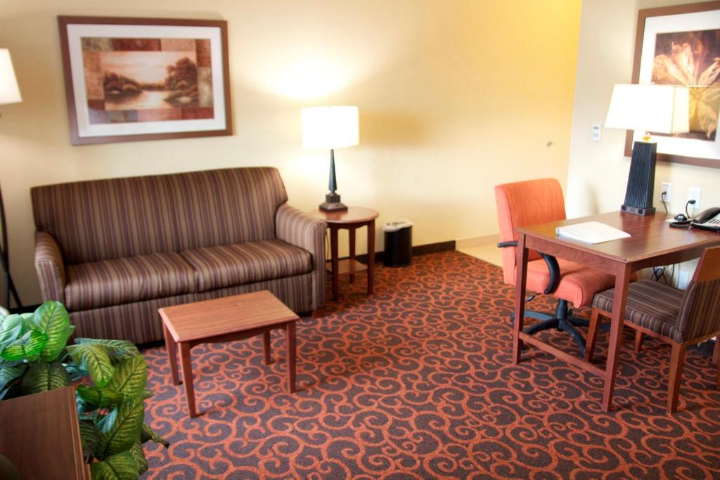 Hampton Inn & Suites Watertown - image 6