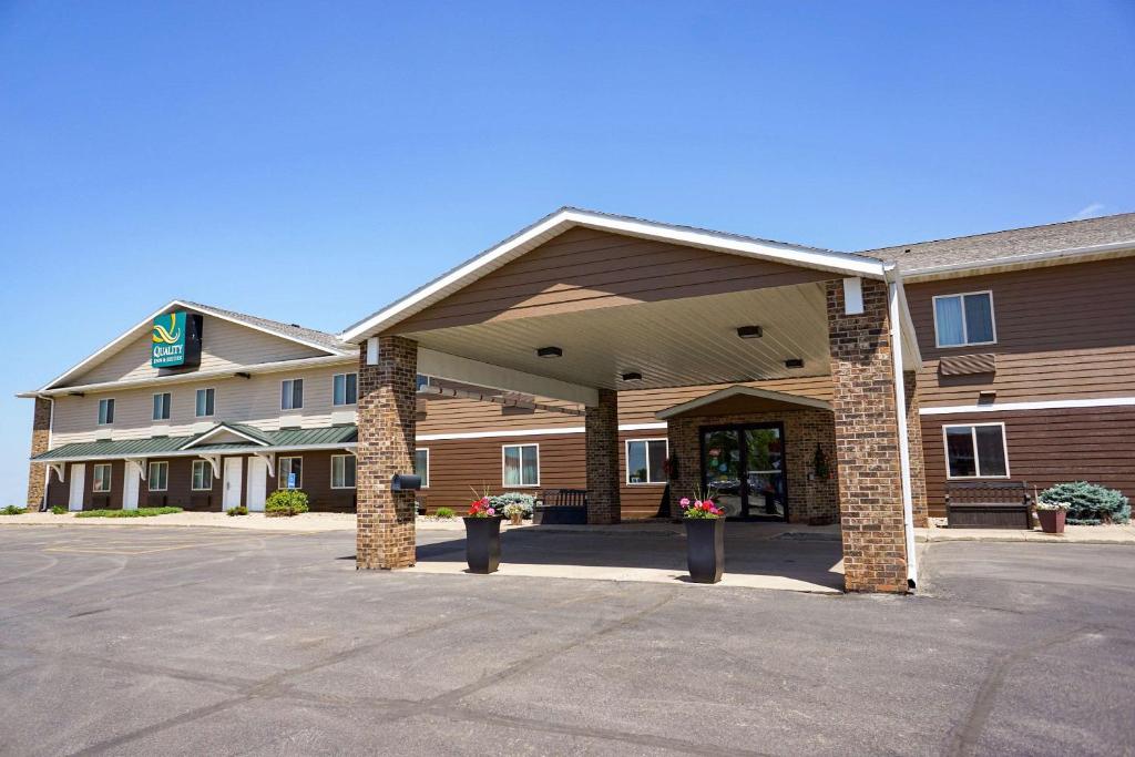 Quality Inn & Suites Watertown - main image