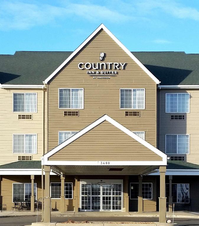 Country Inn & Suites by Radisson Watertown SD - image 6