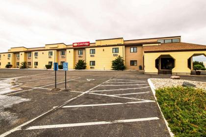 Econo Lodge Watertown - image 7