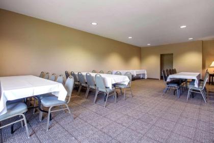 Comfort Suites Johnson Creek Conference - image 13