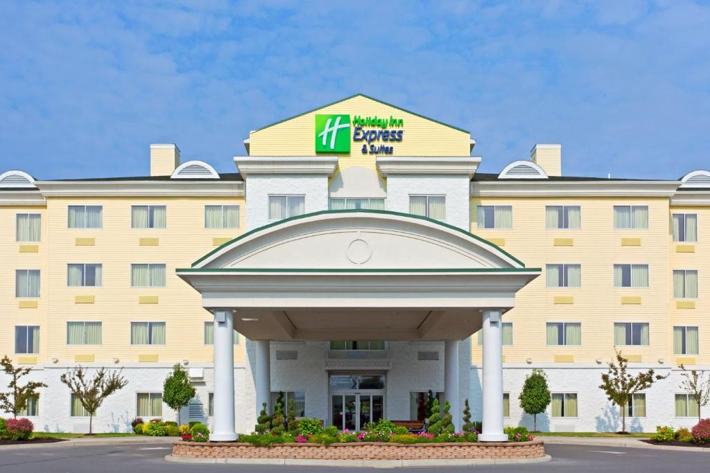 Holiday Inn Express Hotel & Suites Watertown - Thousand Islands an IHG Hotel - main image