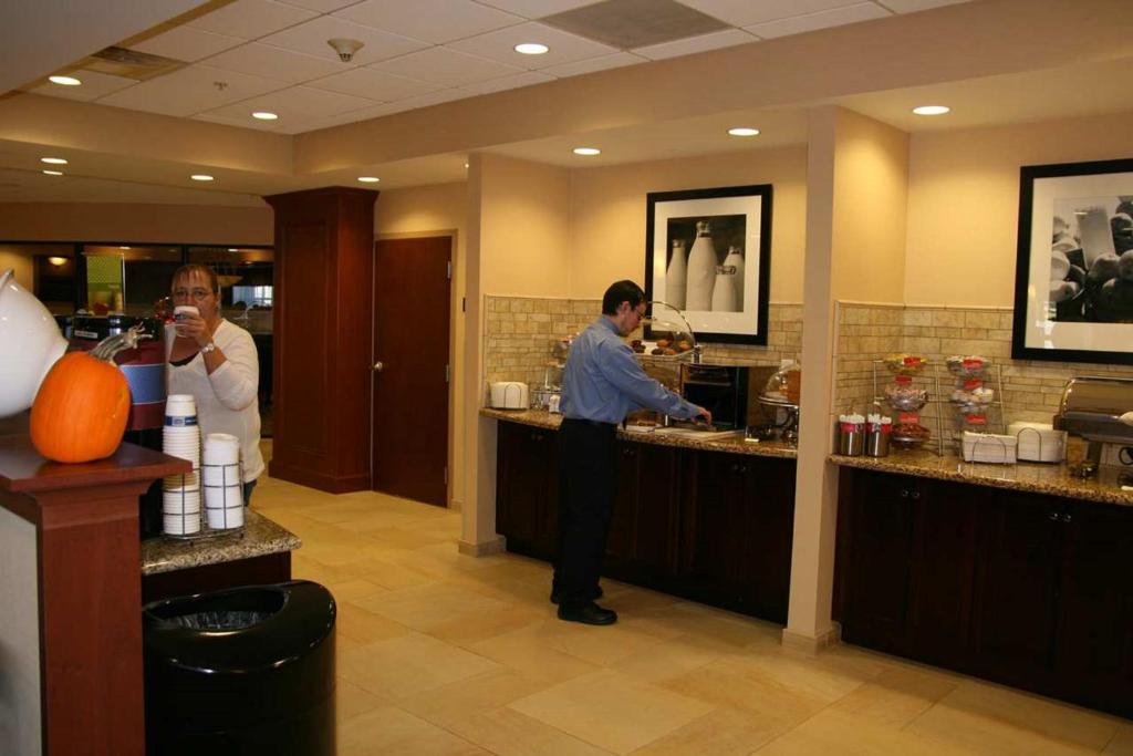 Hampton Inn Watertown - image 7