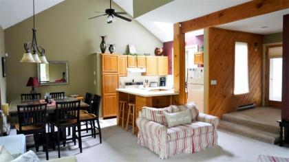 Pet Friendly Ski Vacation Condo in Waterville Valley Resort - image 8