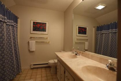 Waterville Valley Vacation Condo close to Town Square and Free Shuttle to Ski Area! - image 10