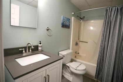 Spacious Two Bedroom Vacation Condo at Golden Eagle Lodge - image 14