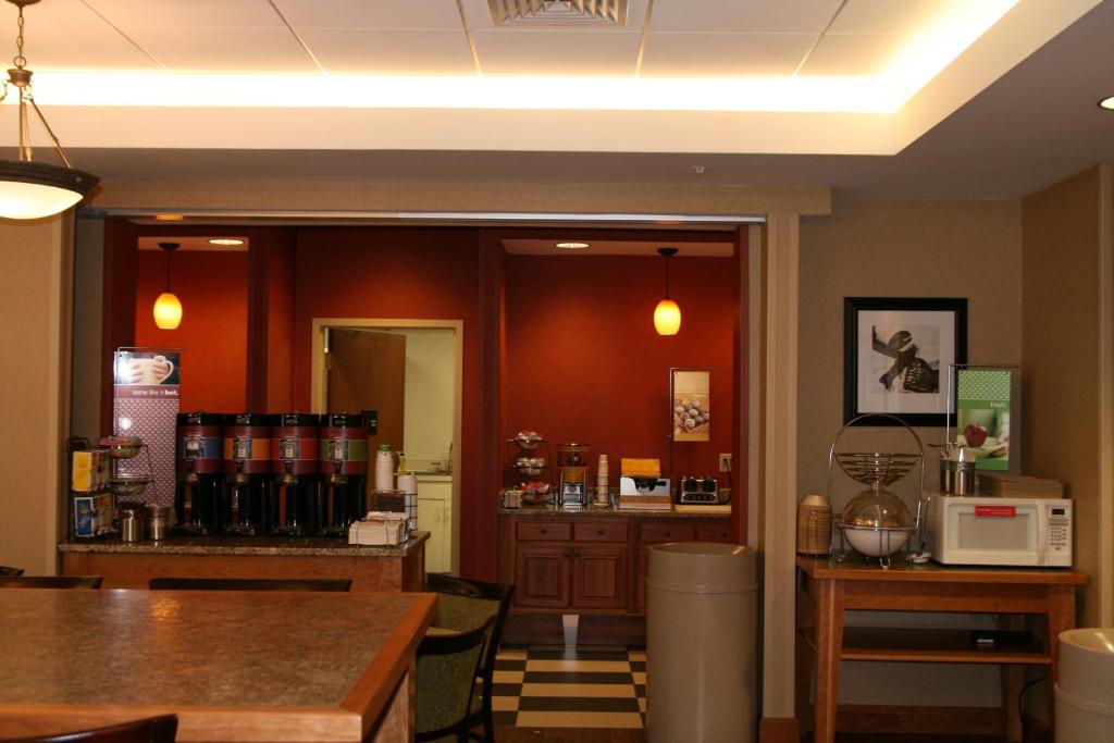 Hampton Inn Waterville - image 4