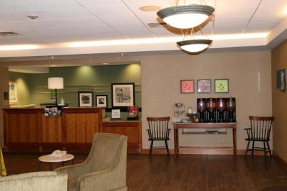 Hampton Inn Waterville - image 8