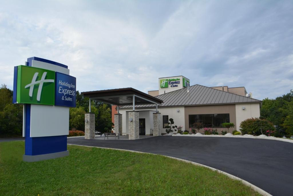 Holiday Inn Express & Suites Waterville - North an IHG Hotel - main image