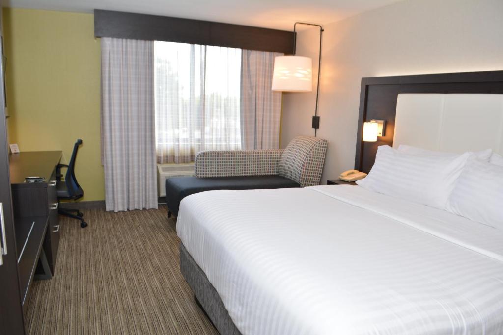 Holiday Inn Express & Suites Waterville - North an IHG Hotel - image 3