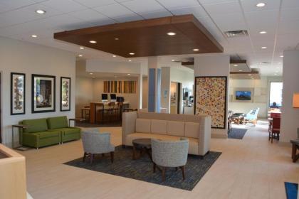 Holiday Inn Express & Suites Waterville - North an IHG Hotel - image 8