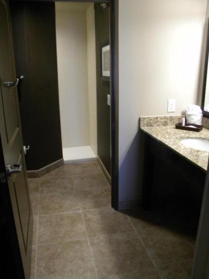 Teddy's Residential Suites Watford City - image 13