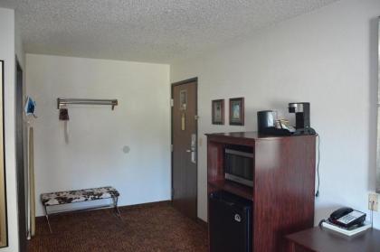 Roosevelt Inn & Suites - image 7