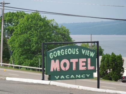 Gorgeous View Motel - image 7