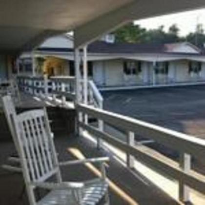 Longhouse Lodge Motel - image 14